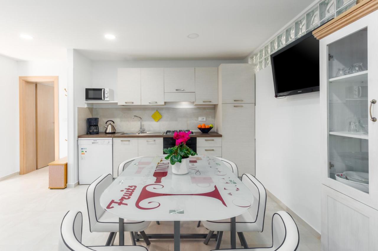 Alex Deluxe Apartments On Beach Porec Esterno foto