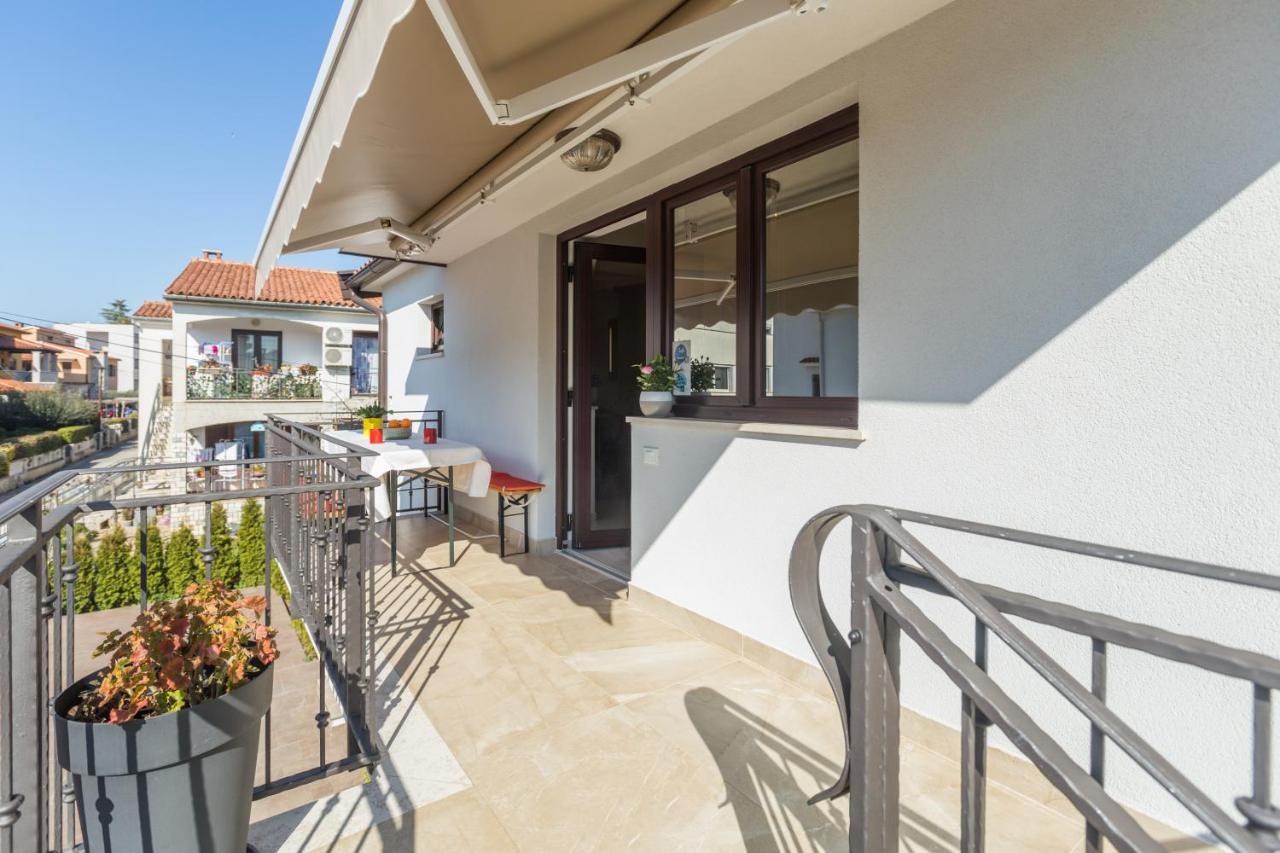Alex Deluxe Apartments On Beach Porec Esterno foto