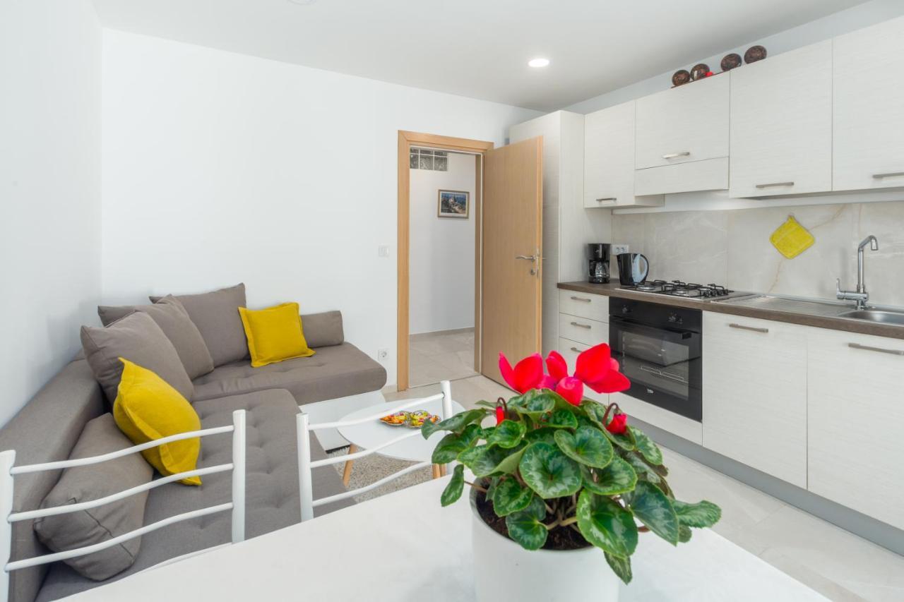 Alex Deluxe Apartments On Beach Porec Esterno foto