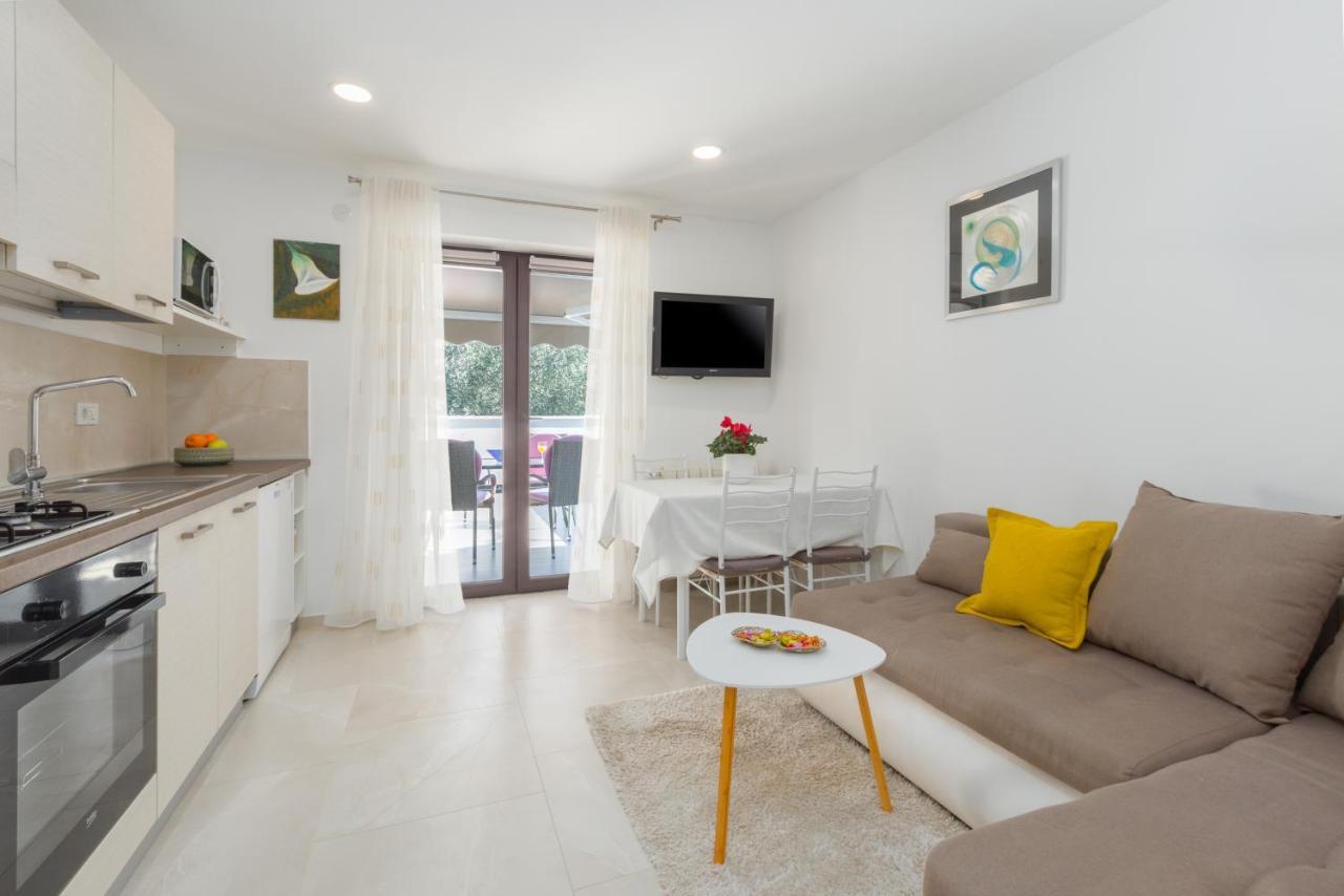 Alex Deluxe Apartments On Beach Porec Esterno foto