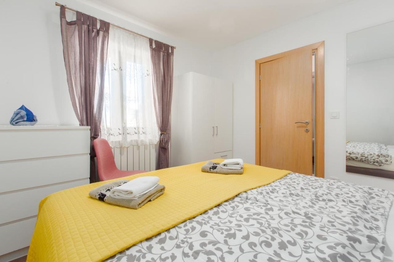 Alex Deluxe Apartments On Beach Porec Esterno foto