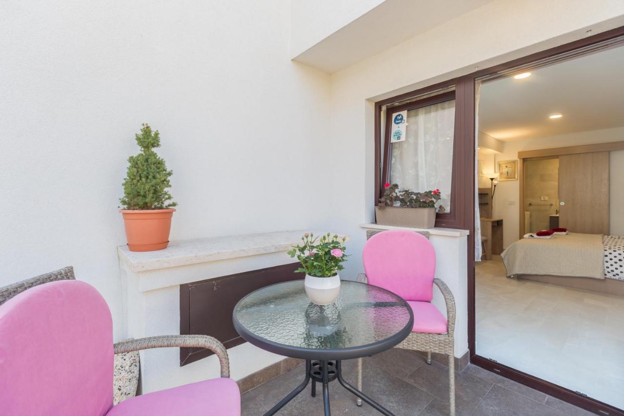 Alex Deluxe Apartments On Beach Porec Esterno foto