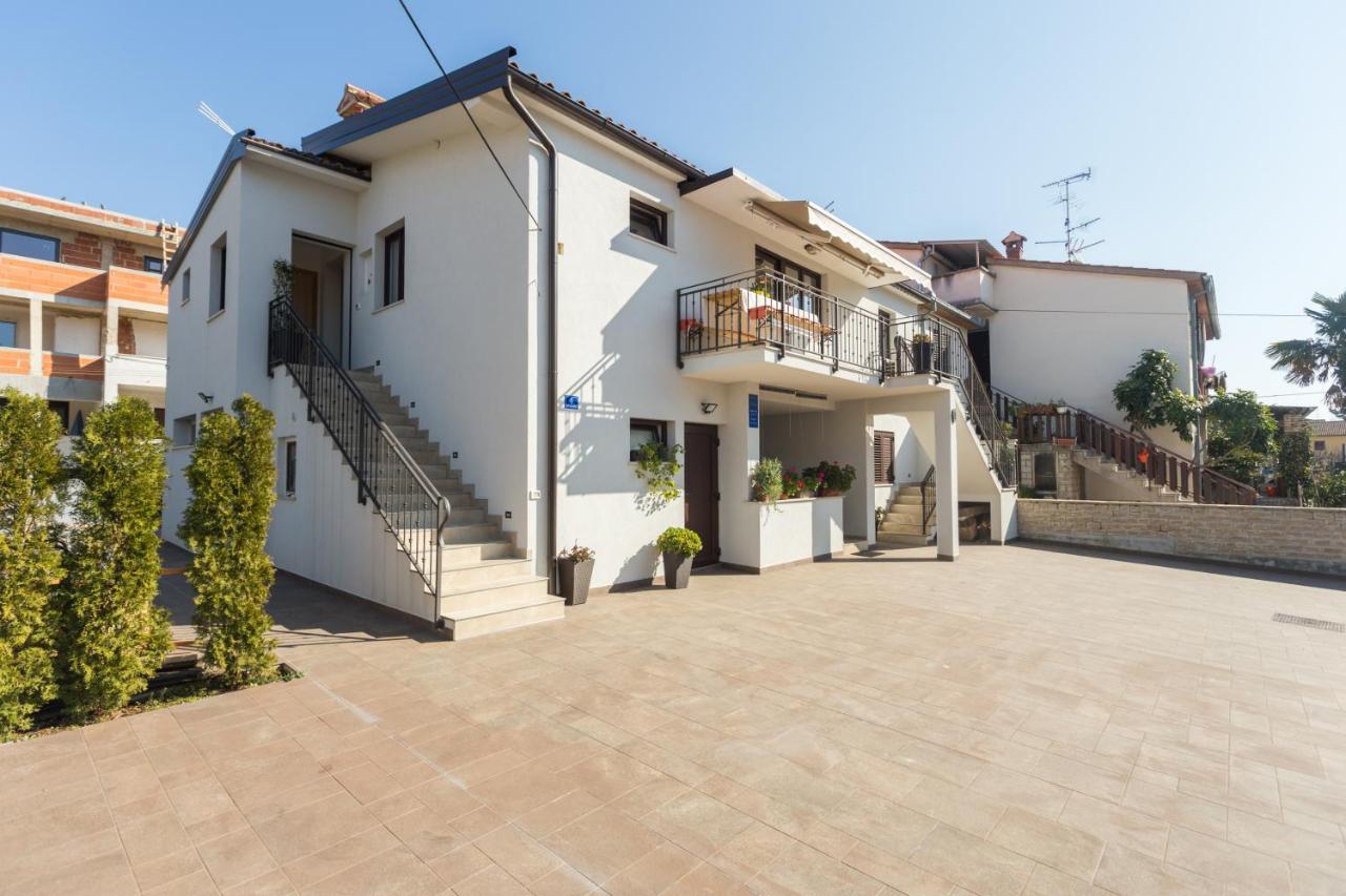 Alex Deluxe Apartments On Beach Porec Esterno foto