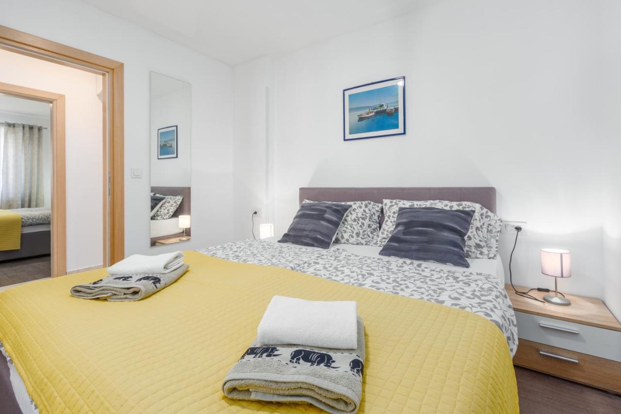 Alex Deluxe Apartments On Beach Porec Esterno foto